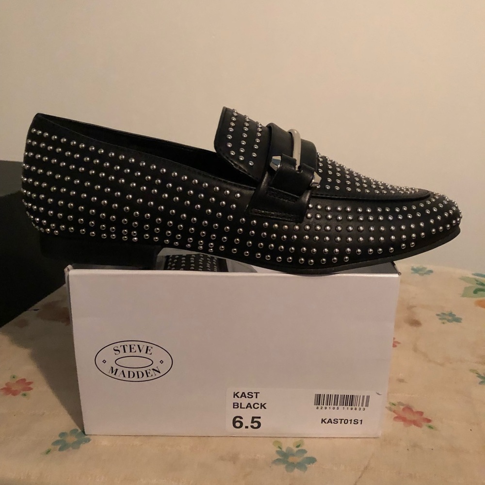 Steve Madden Studded Flats (KAST)